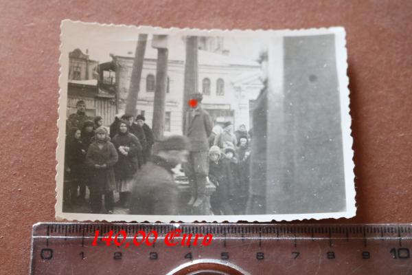 altes Foto - erhängter Partisan ?  Russland ? Gebäude